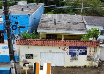 Casa com ótima localização à Venda na Av. Rio de Janeiro
