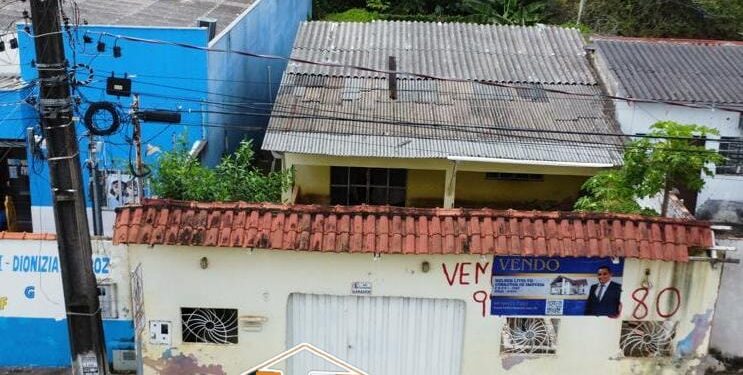 Casa com ótima localização à Venda na Av. Rio de Janeiro