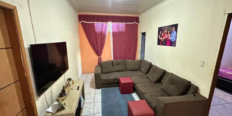 Ótima Residência no Bairro São Francisco com 2 imóveis: apartamento na frente e casa nos fundos
