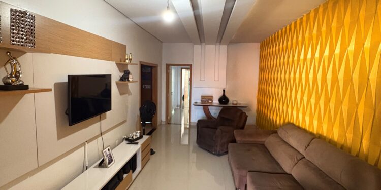 BAIXOU: Casa espaçosa com 2 suítes, área em L e vaga para 3 carros — Faça sua proposta!